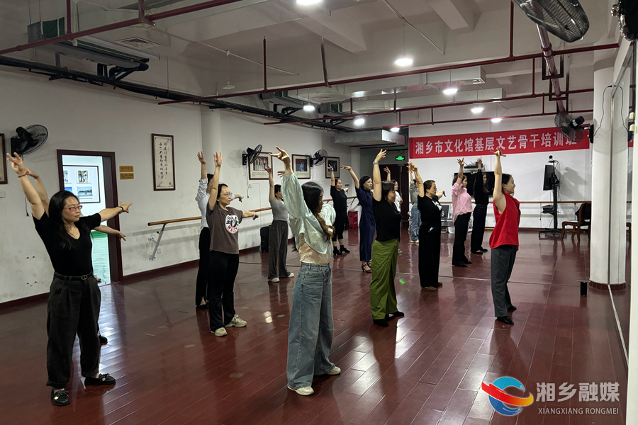 青年夜校“上新” 拉丁舞公益培训班开班